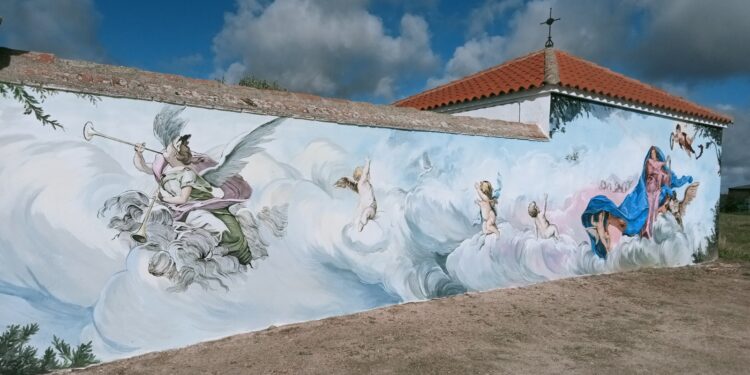 Palaciosrubios Luce Ya En Su Cementerio La Obra Mural Creada Por Marta