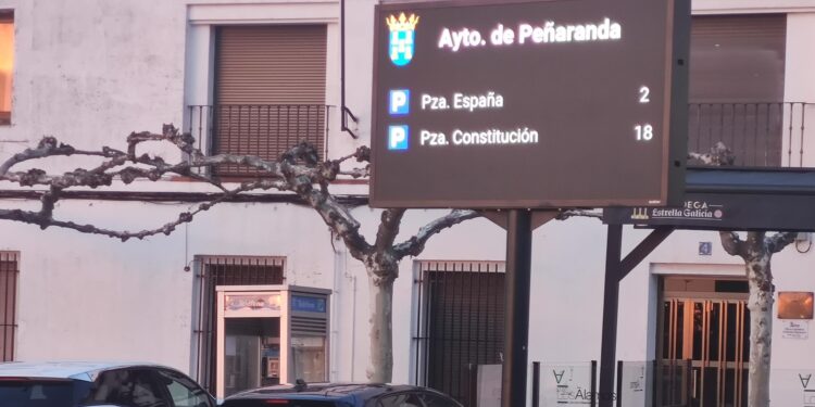 Peñaranda estrena el parking inteligente