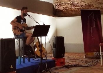 Javi Wallas: «Intento tirar de mis recuerdos y vivencias personales a la hora de componer»