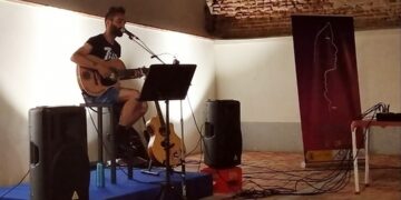 Javi Wallas: «Intento tirar de mis recuerdos y vivencias personales a la hora de componer»