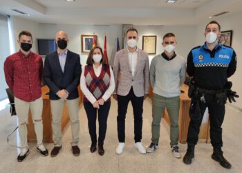 La alcaldesa de Peñaranda recibe a los nuevos agentes de la Policía Local