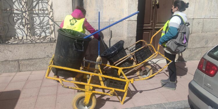 Peñaranda dirá adiós a los carros «prehistóricos» del servicio municipal de limpieza viaria