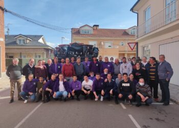 Peñaranda contempla los últimos ensayos nazarenos para portar en la Semana Santa el trono de Jesús de Medinaceli