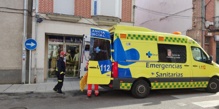 Rescate en Peñaranda a un joven que había caído al patio interior de un edificio entre las calles Carmen y Cerrajeros