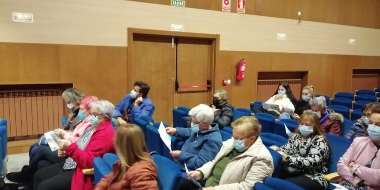 La asociación Acopedis presenta en Macotera su servicio de vida independiente y asistencia personal