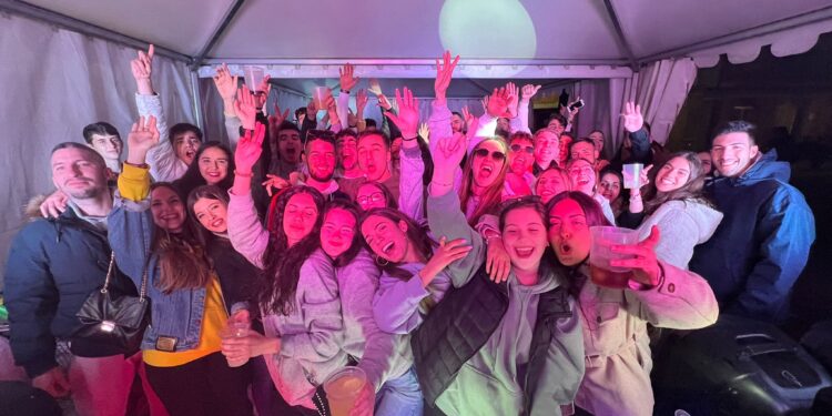 El sueño verde Esperanza vive su primera y emocionante «Madrugá» en la Semana Santa de Peñaranda