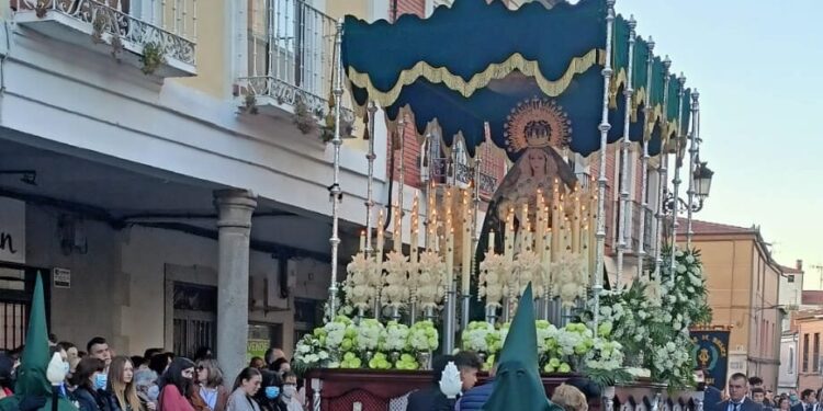 El Santo Entierro, de Peñaranda, muestra la grandeza y evolución de la Semana Santa local