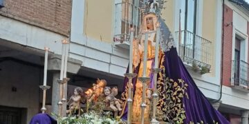 El Santo Entierro, de Peñaranda, muestra la grandeza y evolución de la Semana Santa local
