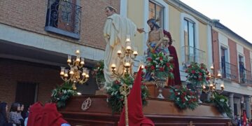 El Santo Entierro, de Peñaranda, muestra la grandeza y evolución de la Semana Santa local