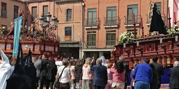 Peñaranda vive la alegría de la Resurrección de Cristo con un multitudinario encuentro en la plaza