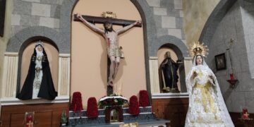 El Cristo del Humilladero vuelve a presidir su ermita en Peñaranda tras la restauración de la imagen y las procesiones