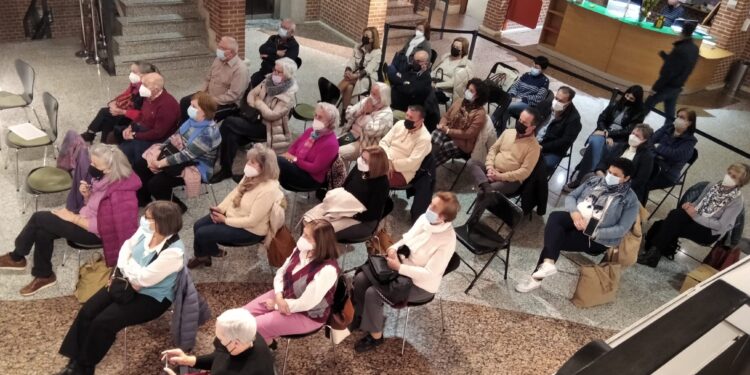 Rosa Calvo presenta en el Centro de Desarrollo, de Peñaranda su libro «Alharaz» sobre la historia de la villa alaraceña