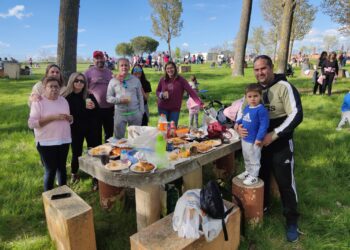 El Inestal, en Peñaranda, recupera el tradicional Lunes de Aguas con una gran respuesta del público