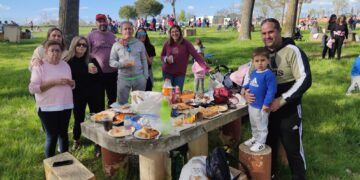 El Inestal, en Peñaranda, recupera el tradicional Lunes de Aguas con una gran respuesta del público