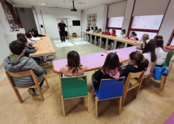 Fernando Saldaña llega a la biblioteca de Peñaranda con su taller de magia y bibliocreatividad para el público infantil