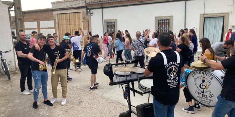 Paradinas de San Juan y Palaciosrubios celebran por todo lo alto las fiestas de sus quintos en un intenso fin de semana