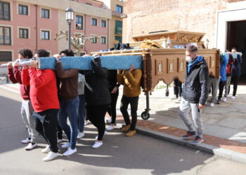 Peñaranda «late» en el barrio de San Luis con los preparativos de la Vera Cruz
