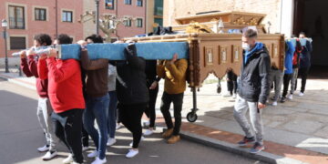 Peñaranda «late» en el barrio de San Luis con los preparativos de la Vera Cruz