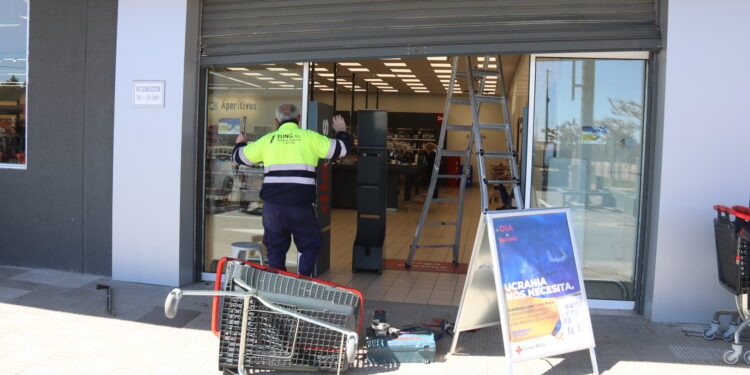 Los asaltos de madrugada a tres empresas de Peñaranda dejan importantes destrozos en las instalaciones