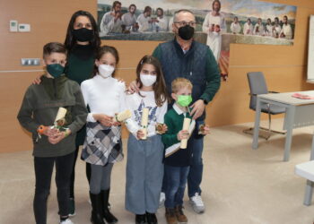 La cofradía de la Esperanza, de Peñaranda, entrega los premios de su I concurso de dibujo «Agustín Martínez Soler»