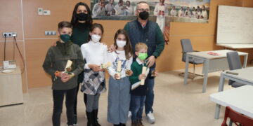 La cofradía de la Esperanza, de Peñaranda, entrega los premios de su I concurso de dibujo «Agustín Martínez Soler»