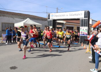 Juan Bueno y Ester Rodríguez ganan la esperada Carrera del Roscón en Paradinas de San Juan