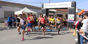 Juan Bueno y Ester Rodríguez ganan la esperada Carrera del Roscón en Paradinas de San Juan