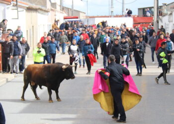 El Toro del Voto deja dos heridos graves en Villoria tras arrancar una talanquera el segundo astado de la tarde