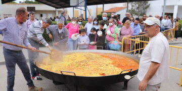 Villoria pone el broche a las fiestas del Voto con una multitudinaria paella popular, baile y parque infantil
