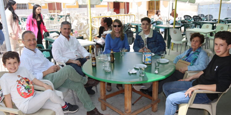 La XII Feria del Pincho llena Macotera de ambiente las calles con interesantes propuestas gastronómicas y ritmos de dulzaina