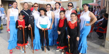 Villar de Gallimazo retoma su Feria de Abril con baile por sevillanas en una intensa jornada festiva