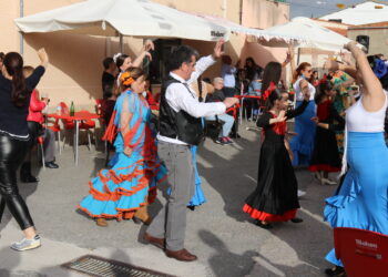 Villar de Gallimazo retoma su Feria de Abril con baile por sevillanas en una intensa jornada festiva