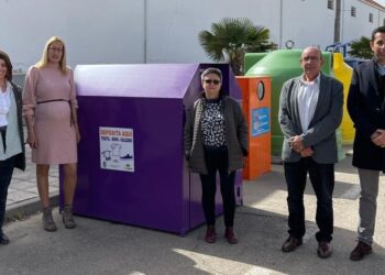 Babilafuente estrena contenedores morados para el reciclaje de ropa, textil y calzado en tres puntos repartidos por el casco urbano