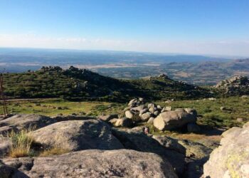 La Federación de Deportes de Montaña y el club Salandar organizan un campamento infantil y juvenil en la Sierra de Béjar