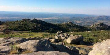 La Federación de Deportes de Montaña y el club Salandar organizan un campamento infantil y juvenil en la Sierra de Béjar