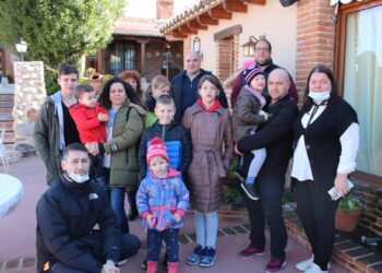 Cantalpino recibe con los brazos abiertos a una familia de refugiados ucranianos con seis hijos