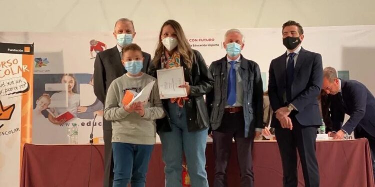 César Vázquez, alumno del colegio La Encarnación, queda finalista en el 41º concurso «¿Qué es un rey para ti?»