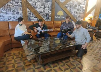 Alaraz acoge la grabación del primer videoclip del grupo Arena con su canción «Tentar a la suerte»