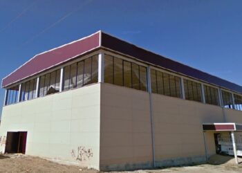 Vasos, latas, colillas y hasta unas bragas, así ha aparecido el pabellón cubierto de Cantalpino