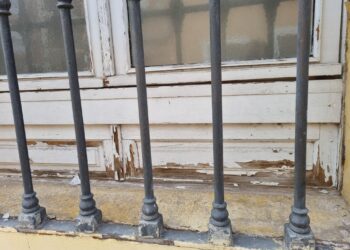 El PP de Peñaranda reclama la reparación de puertas y ventanas en el edificio del teatro Calderón y centro social