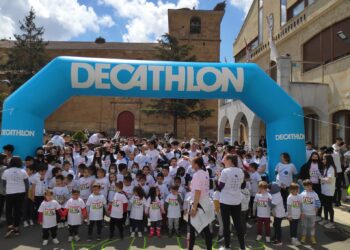 La carrera solidaria de Las Villas a favor de Ucrania llena de animación y deporte las calles de  Babilafuente