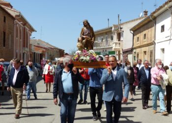 Villoria recupera la fiesta del 1 de mayo y celebra su rastrillo solidario a favor de Acción Verapaz