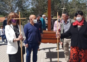 La asociación El Berrocal, de Malpartida, recupera la tradición de la Cruz de Mayo con misa y procesión