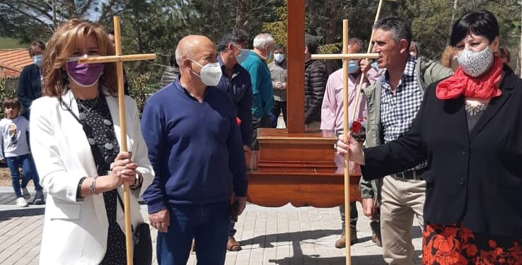La asociación El Berrocal, de Malpartida, recupera la tradición de la Cruz de Mayo con misa y procesión