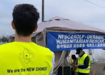 Diego García, un joven de Bóveda del Río Almar, cruza la frontera de Ucrania para ayudar a los refugiados de la guerra