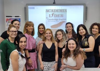 Finaliza el curso de Inglés Empresarial impartido en la academia Líder de Peñaranda y con una duración de 60 horas lectivas