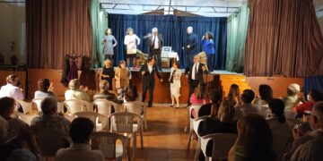 Los vecinos de Villoruela disfrutan del teatro en plena cuenta atrás para las fiestas en honor del Cristo de la Esperanza