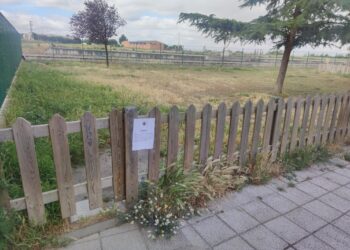 Peñaranda desinfecta el pipican y el parque La Huerta, espacios que permanecerán cerrados hasta mañana
