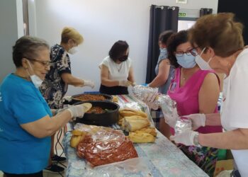 Peñaranda desinfecta el pipican y el parque La Huerta, espacios que permanecerán cerrados hasta mañana