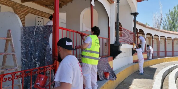 «Ecopintura Peñaranda» llega al ecuador del programa interviniendo en la centenaria plaza de toros de La Florida